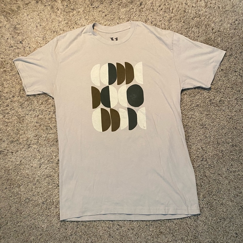Mens Vuori Graphic T Shirt Size Medium Short Sleeve Tan Brown